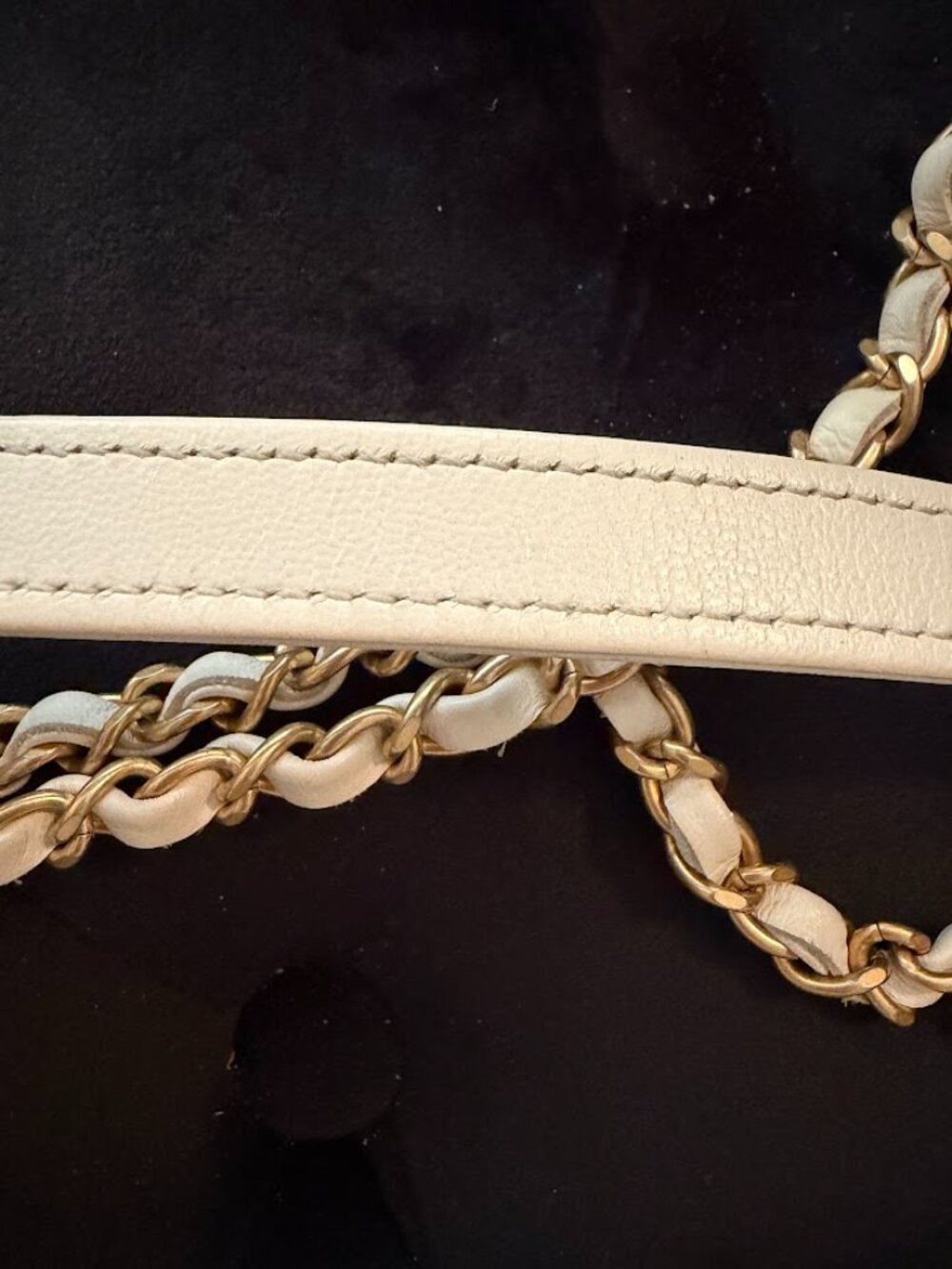 Chanel R2649 White Lambskin Mini Flap Bag Quilted Gold CC Chain Top Handle Rare - Picture 9 of 16